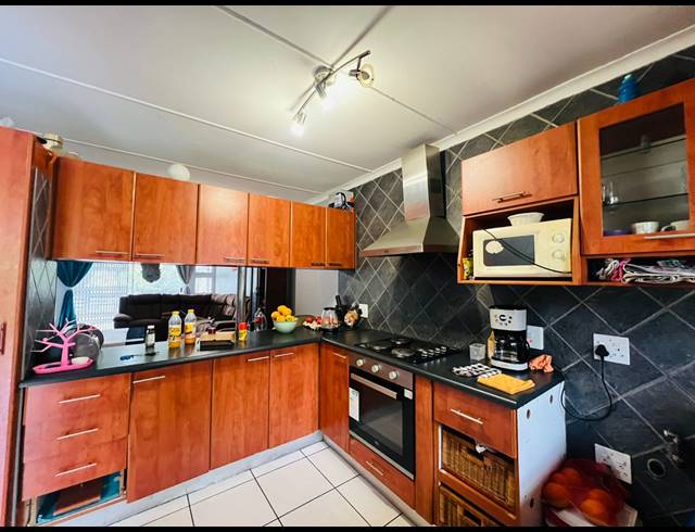 2 BEDROOM TOWNHOUSE FOR SALE IN CATO MANOR